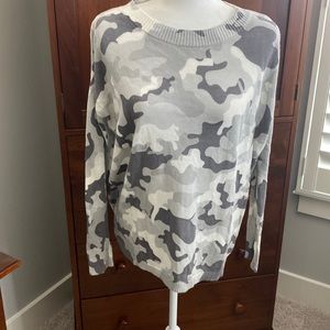 NWT Evereve Jamison Gray Camo Crew Neck Sweater